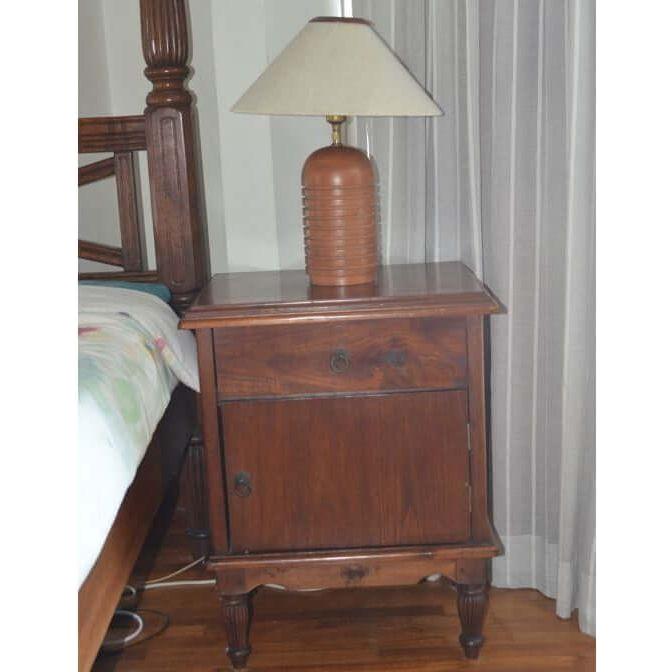 Vintage Colonial 4 Poster Canopy Bed With a Trunk and Bedside Table - TimberCraft