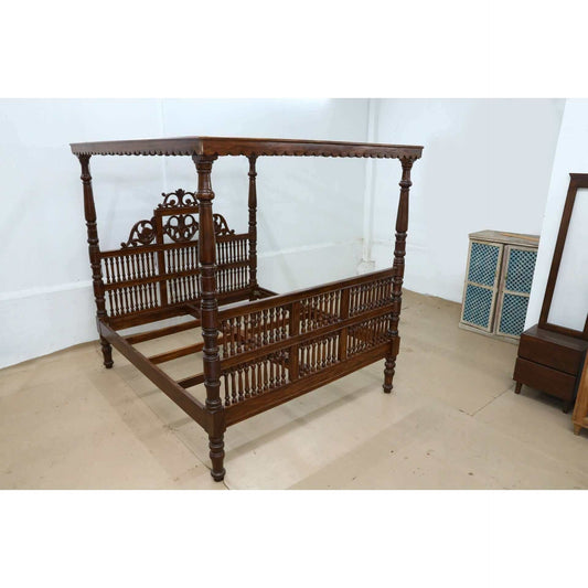 Antique Style Canopy Bed Made Of Teak Wood - TimberCraft