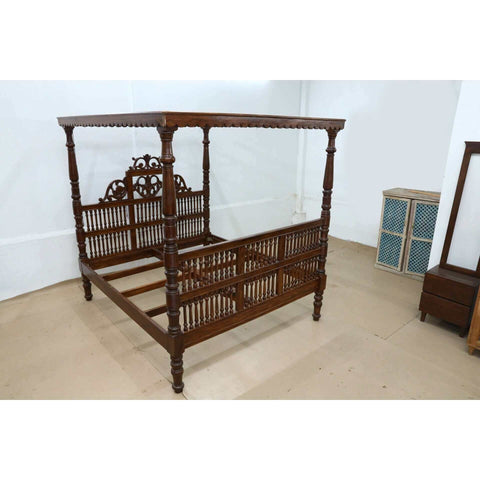 Antique Style Canopy Bed Made Of Teak Wood - TimberCraft