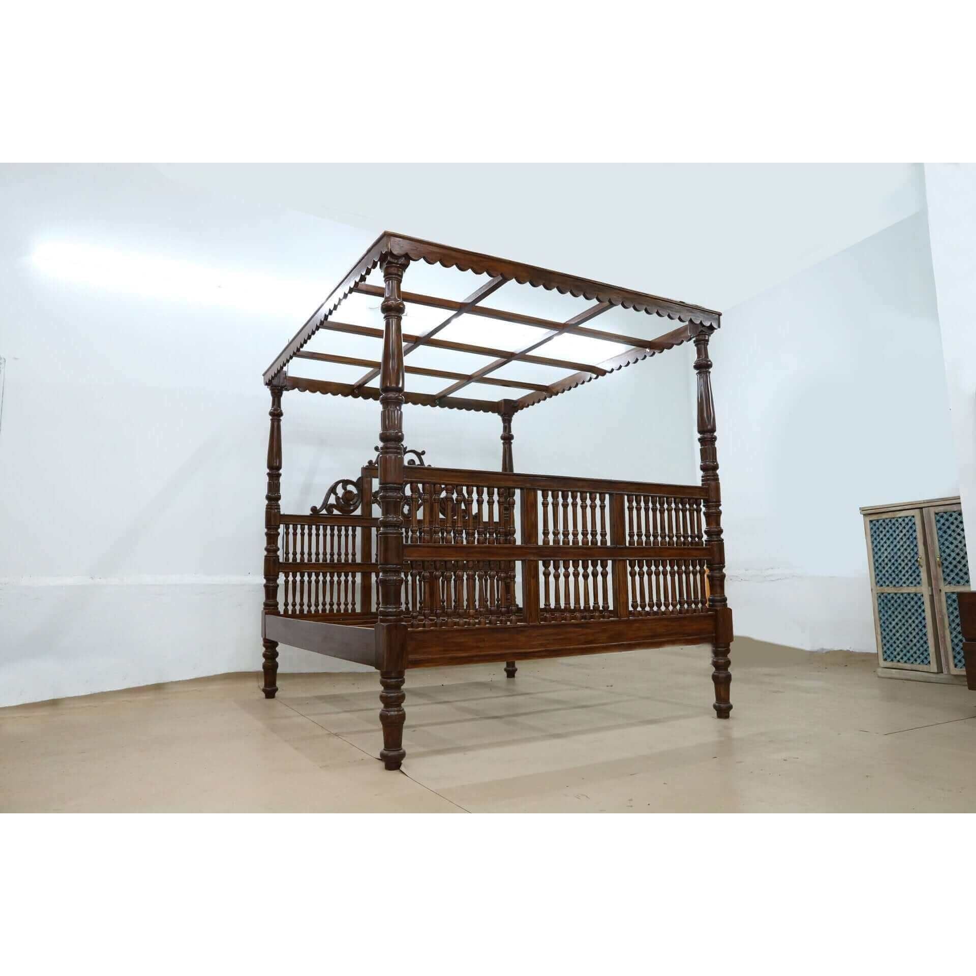 Antique Style Canopy Bed Made Of Teak Wood - TimberCraft