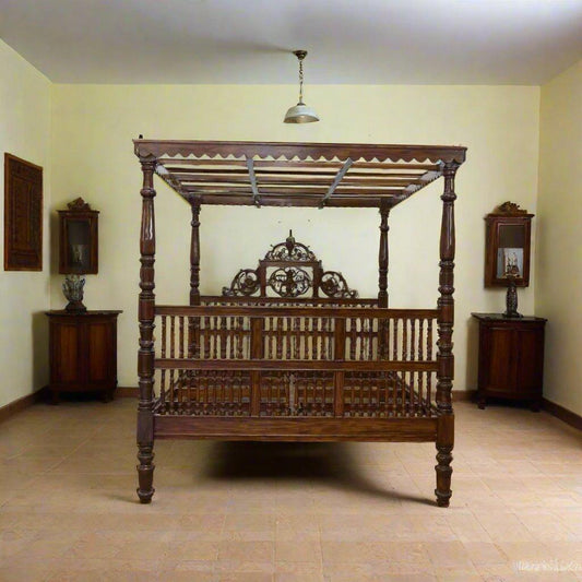Antique Style Canopy Bed Made Of Teak Wood - TimberCraft