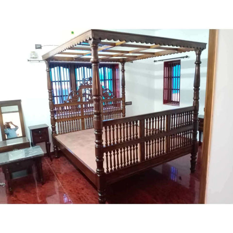Antique Style Canopy Bed Made Of Teak Wood - TimberCraft